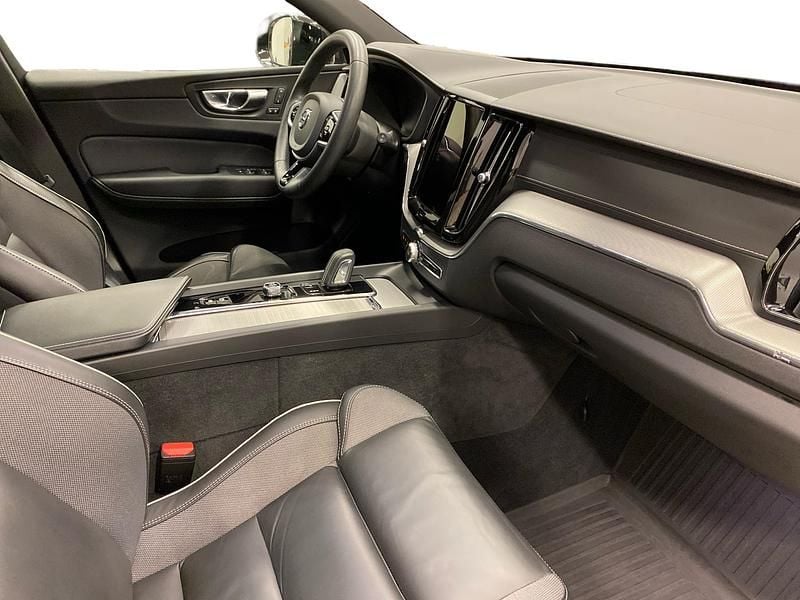 Begagnad Volvo XC60 R-Design 344 HK (253 kW) 2022 Silver SUV