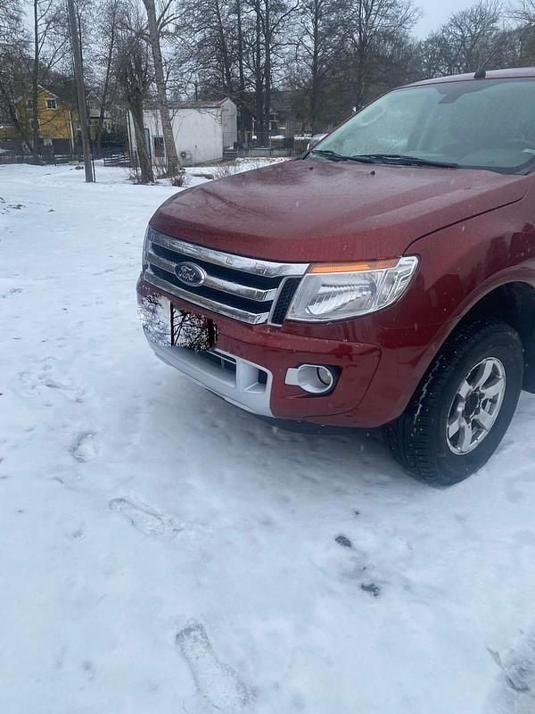 Begagnad Ford Ranger 200 HK (147 kW) 2015 Röd metallic Pickup