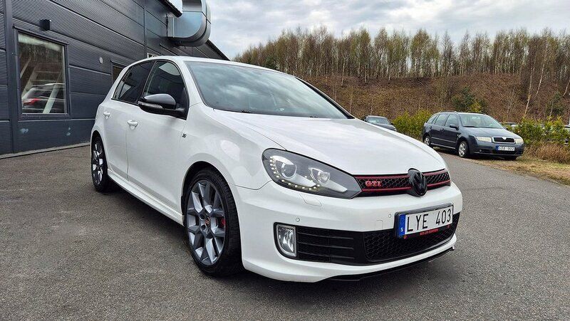 Vit Begagnad 2011 VW Golf VII GTI Halvkombi | 109 900 kr (Bra pris) - Bild 1/4