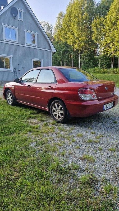 Röd Begagnad 2007 Subaru Impreza Sedan | 35 000 kr (Dyr) - Bild 1/3