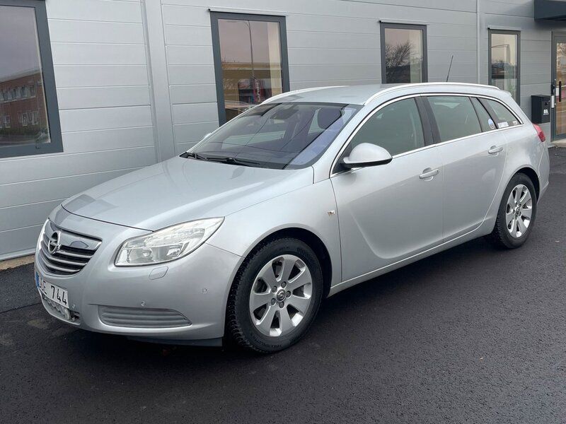 Grå Begagnad 2012 Opel Insignia Kombi | 69 900 kr (Marknadspris) - Bild 1/4