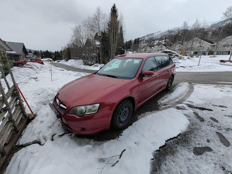Röd Begagnad 2005 Subaru Legacy Kombi | 12 000 kr (Marknadspris) - Bild 1/2