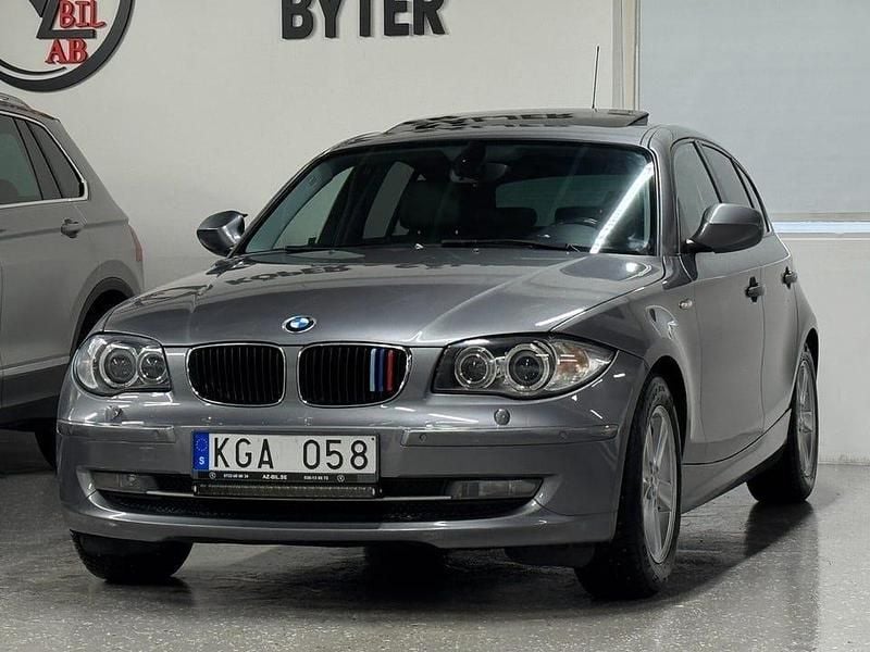 Begagnad BMW 120 Advantage 177 HK (130 kW) 2009 Grå Halvkombi