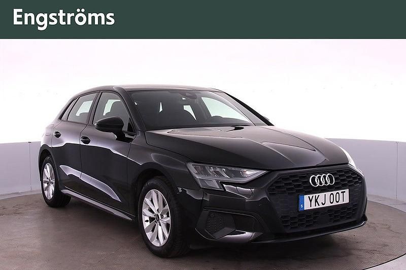 Svart Begagnad 2022 Audi A3 Sportback Proline Halvkombi | 239 000 kr (Marknadspris) - Bild 1/4