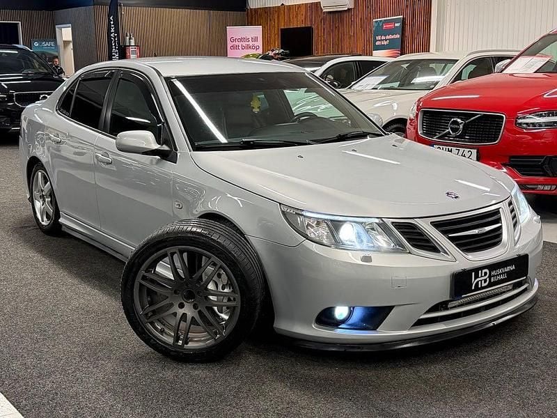 Grå Begagnad 2008 Saab 9-3 Vector Sedan | 39 900 kr (Marknadspris) - Bild 1/4