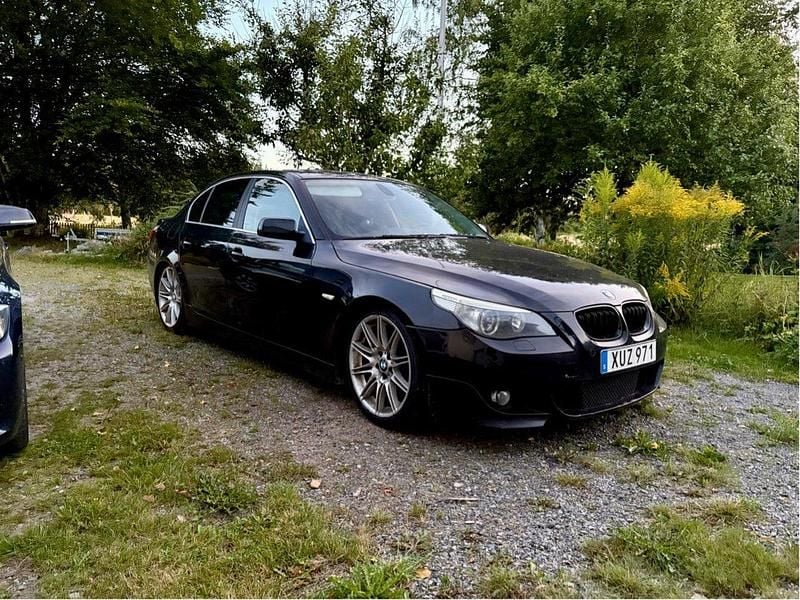 Svart Begagnad 2006 BMW 530 Sedan | 67 000 kr (Marknadspris) - Bild 1/4