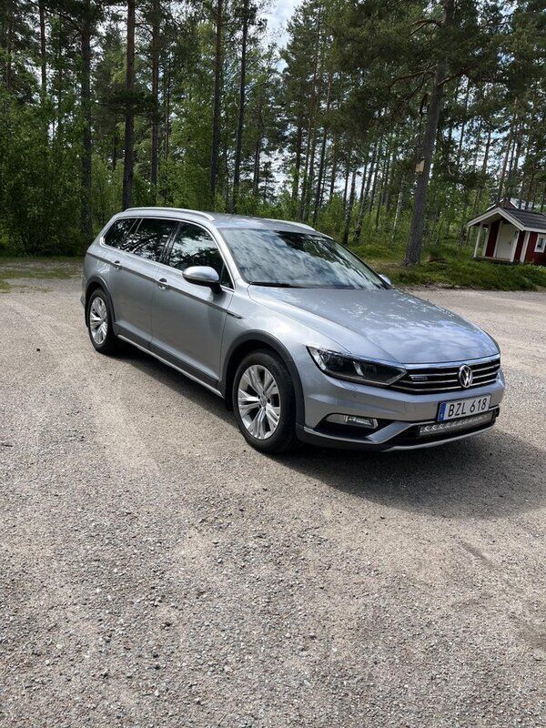 Silver Begagnad 2019 VW Passat Alltrack Kombi | 177 000 kr (Superpris) - Bild 1/4