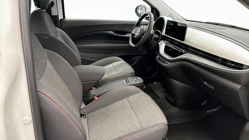 Begagnad Fiat 500e Icon 86 kW (118 HK) 2022 Vit Halvkombi