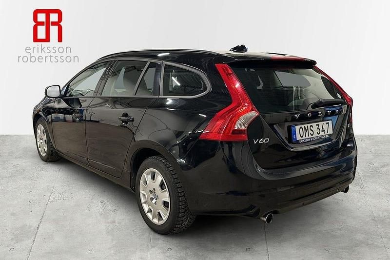 Begagnad Volvo V60 Kinetic 150 HK (110 kW) 2014 Svart Kombi