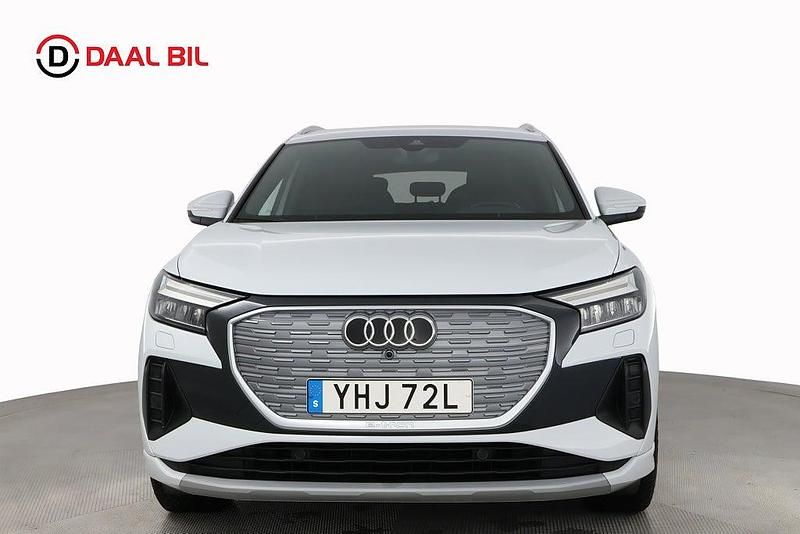 Begagnad Audi Q4 e-tron Advanced 219 kW (299 HK) 2022 Vit SUV