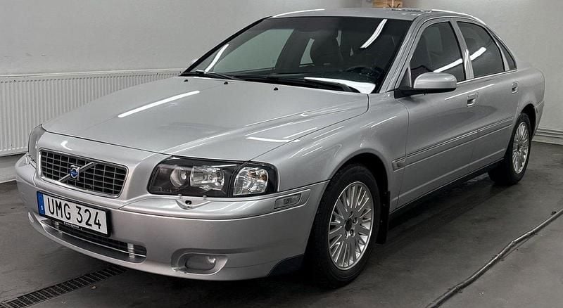 Ljusgrå Begagnad 2003 Volvo S80 Business Edition Sedan | 29 900 kr (Lite dyr) - Bild 1/4