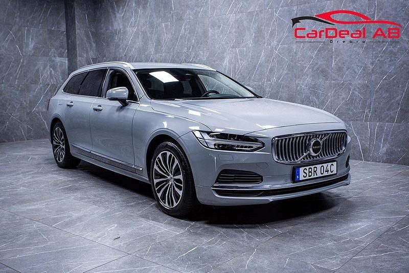Grå Begagnad 2023 Volvo V90 Core Kombi | 419 800 kr (Marknadspris) - Bild 1/4