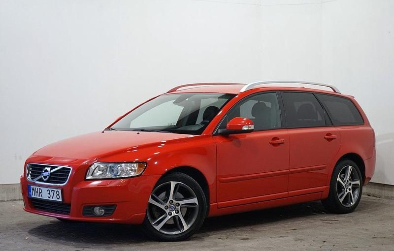 Begagnad Volvo V50 Momentum 150 HK (110 kW) 2012 Röd Kombi
