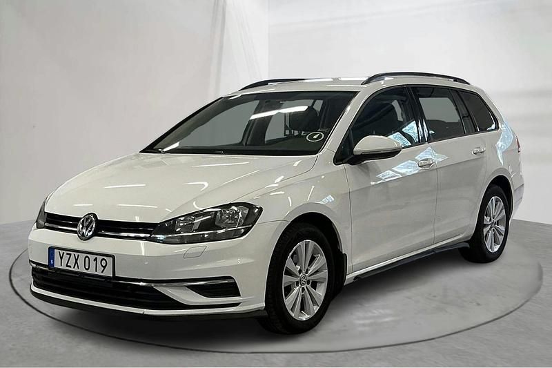 Vit Begagnad 2018 VW Golf VII | 125 000 kr (Marknadspris) - Bild 1/4