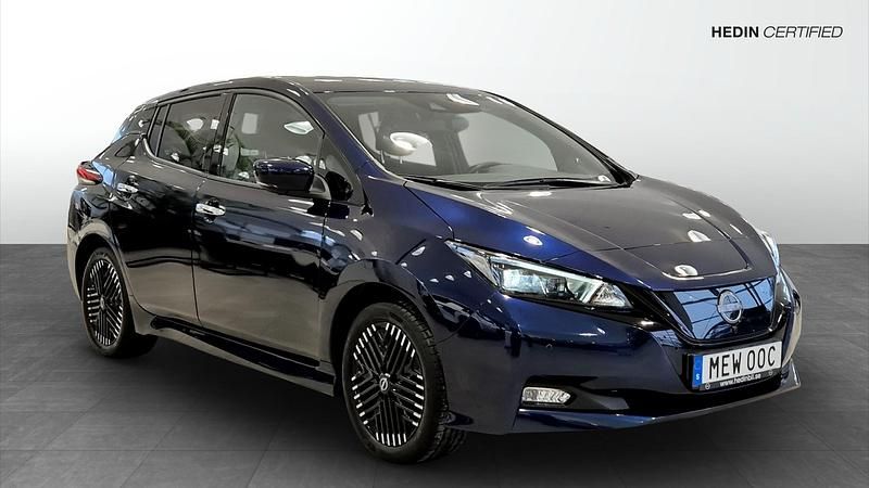 Svart Begagnad 2022 Nissan Leaf N-Connecta Halvkombi | 174 900 kr (Marknadspris) - Bild 1/4