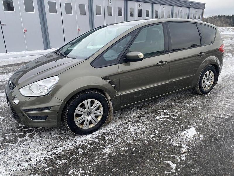 Begagnad Ford S-MAX Trend 116 HK (85 kW) 2010 Grå Minibuss