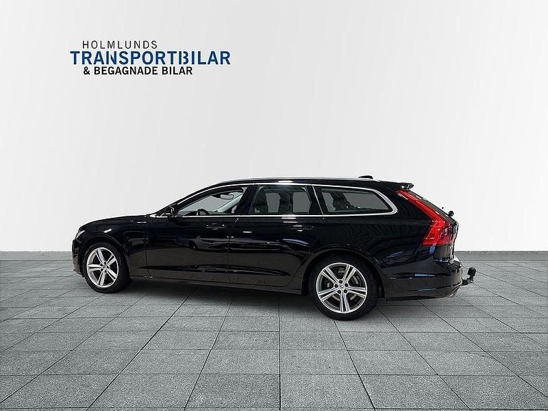 Begagnad Volvo V90 Momentum 250 HK (183 kW) 2018 Svart Kombi