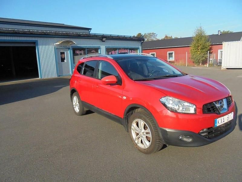 Röd Begagnad 2010 Nissan Qashqai +2 SUV | 70 000 kr (Marknadspris) - Bild 1/4