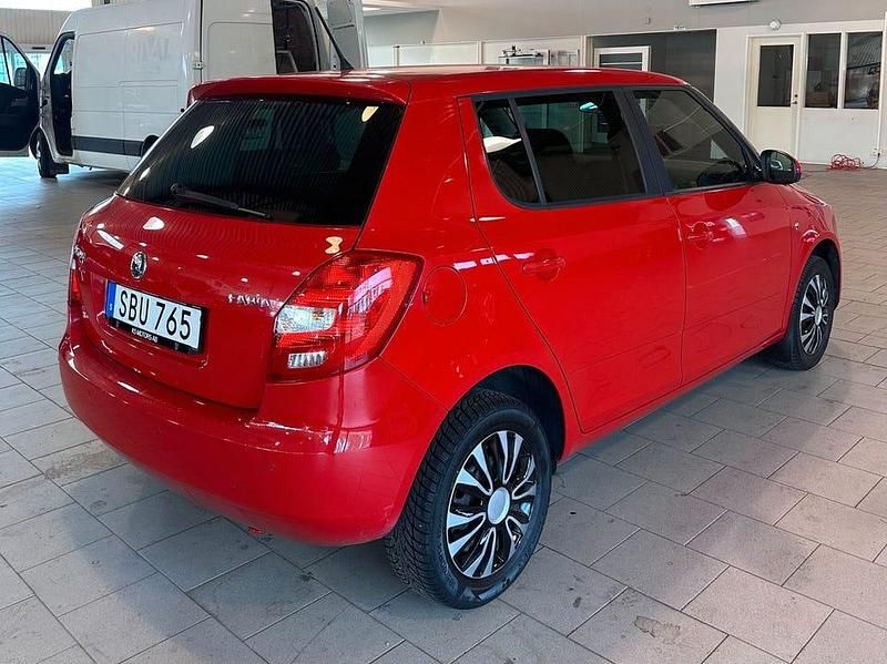Begagnad Skoda Fabia Ambiente 86 HK (63 kW) 2014 Röd Halvkombi