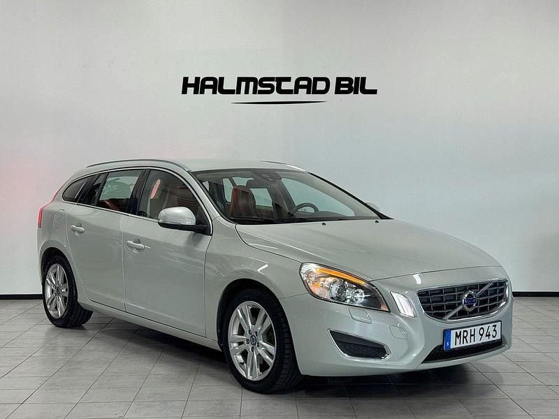 Vit Begagnad 2011 Volvo V60 Summum Kombi | 79 500 kr (Dyr) - Bild 1/4