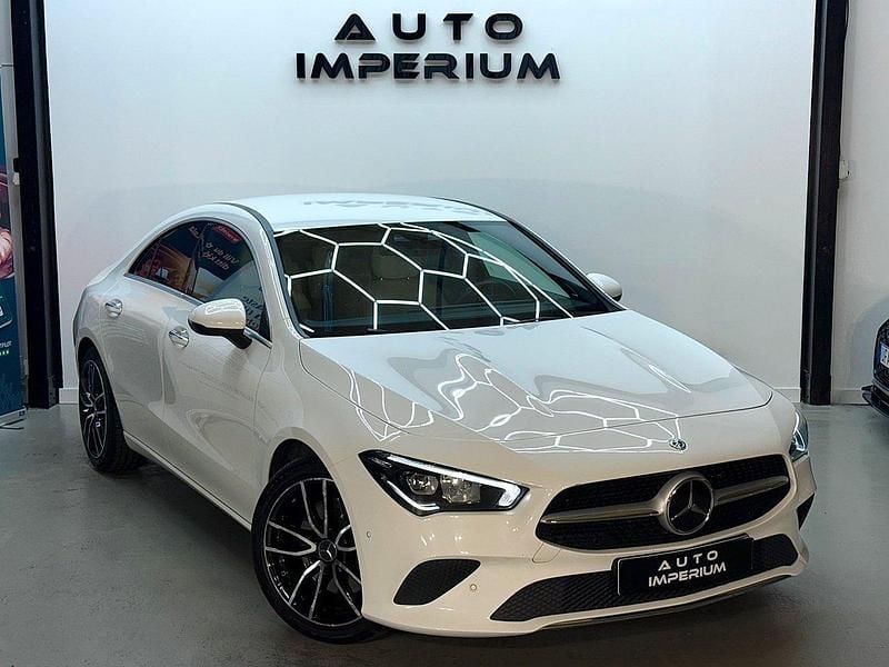 Vit Begagnad 2019 Mercedes CLA250 Sedan | 299 900 kr (Marknadspris) - Bild 1/4