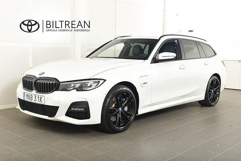 Begagnad BMW 330e M Sport 292 HK (214 kW) 2022 Vit Kombi