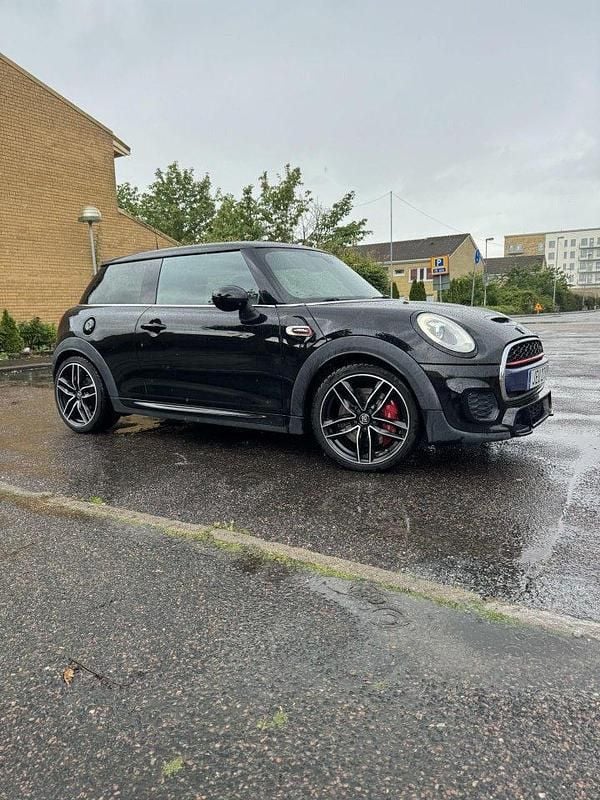 Svart Begagnad 2016 Mini John Cooper Works Halvkombi | 180 000 kr (Superpris) - Bild 1/4