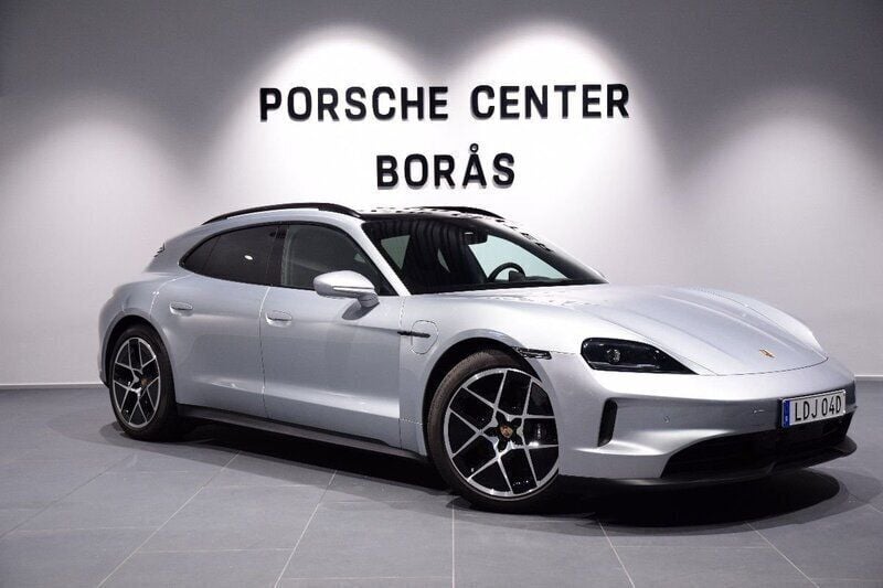 Silver Begagnad 2025 Porsche Taycan Sport Turismo Sedan | 1 149 000 kr - Bild 1/4