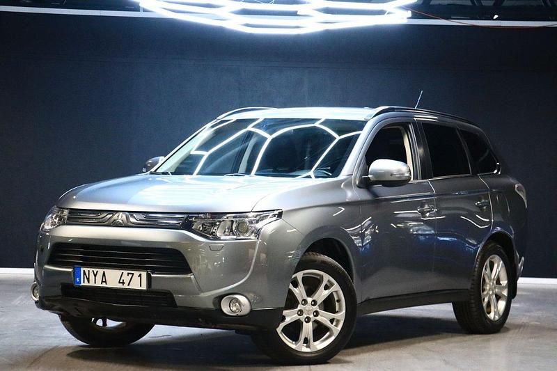 Mörkgrå (grå) Begagnad 2013 Mitsubishi Outlander SUV | 119 900 kr (Lite dyr) - Bild 1/4