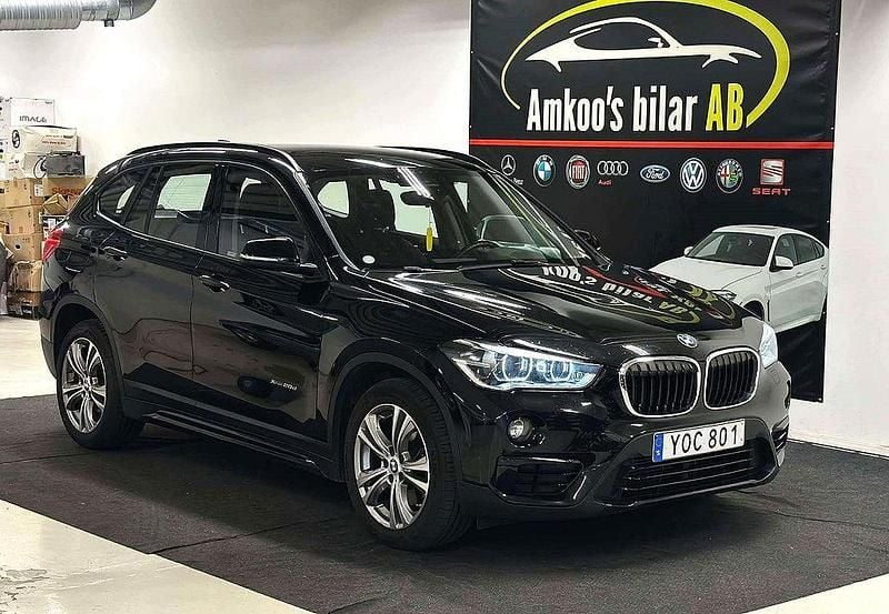 Svart Begagnad 2017 BMW X1 Sport Line SUV | 209 900 kr (Bra pris) - Bild 1/4