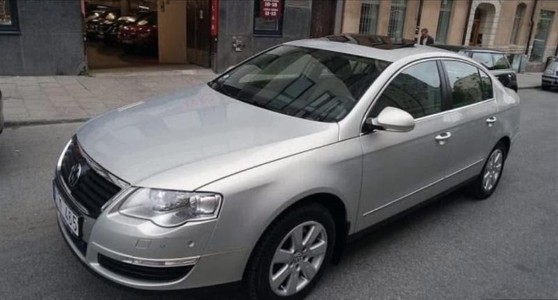 Silver Begagnad 2010 VW Passat Sportline Sedan | 67 500 kr (Lite dyr) - Bild 1/4