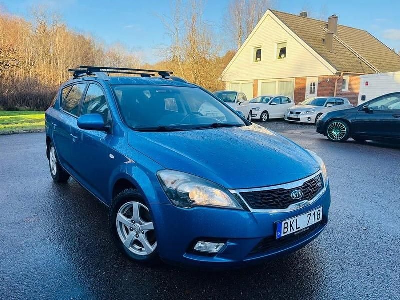 Blå Begagnad 2012 Kia Ceed Halvkombi | 52 000 kr (Superpris) - Bild 1/4