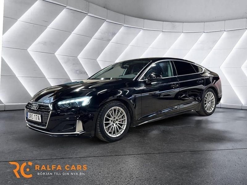 Svart Begagnad 2021 Audi A5 Sportback Comfort Halvkombi | 309 800 kr (Bra pris) - Bild 1/3