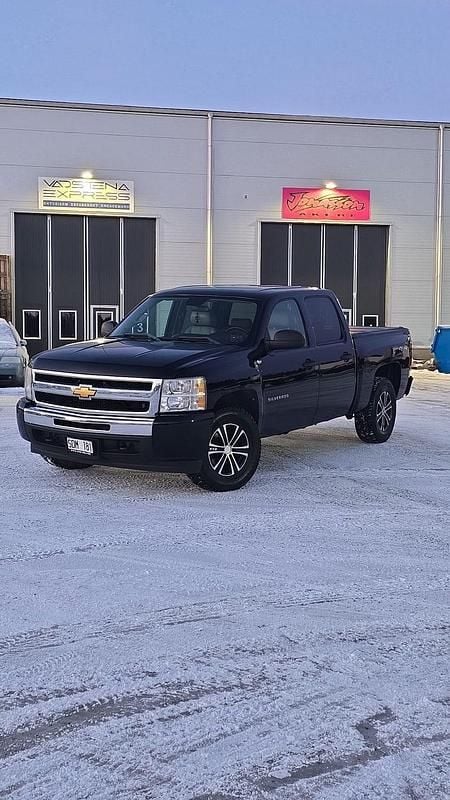 Svart Begagnad 2011 Chevrolet Silverado Pickup | 195 000 kr - Bild 1/2