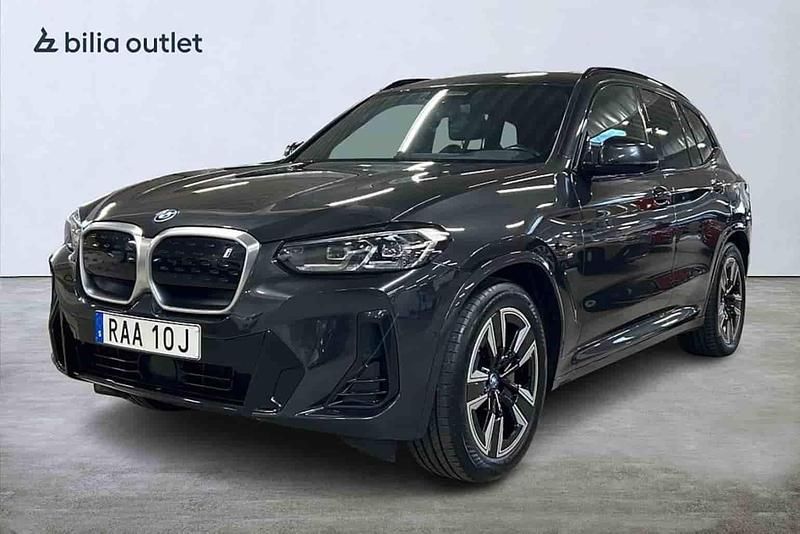 Grå Begagnad 2022 BMW iX3 SUV | 384 900 kr (Marknadspris) - Bild 1/1