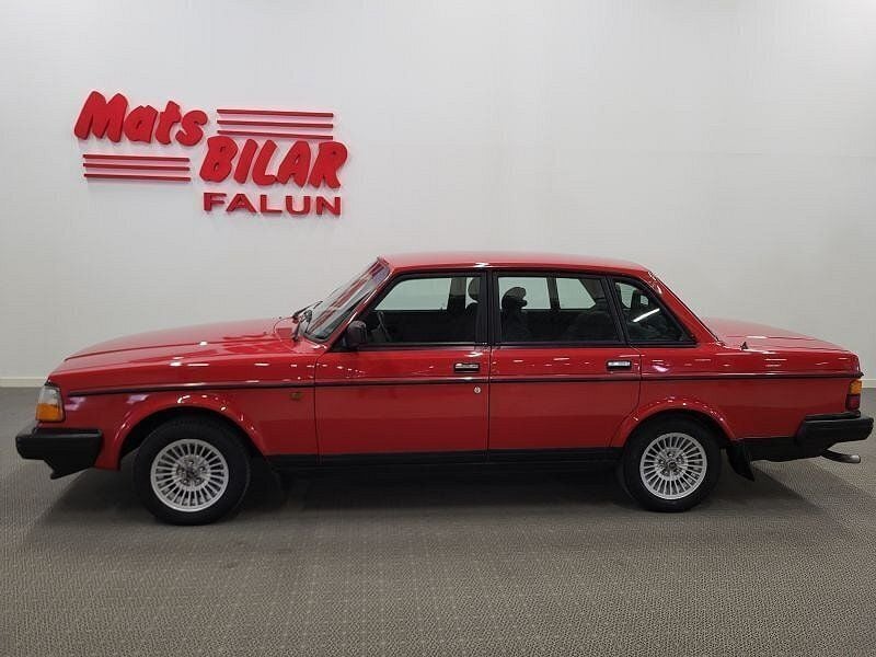 Röd Begagnad 1991 Volvo 240 Sedan | 150 000 kr - Bild 1/4