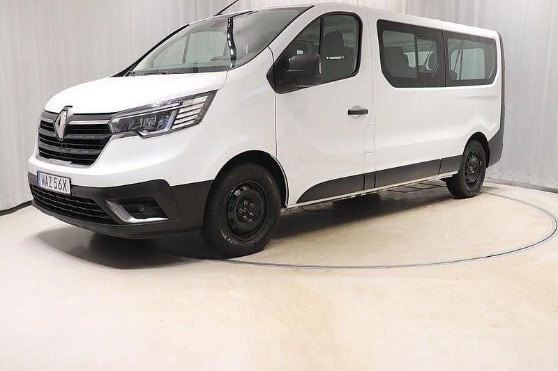 Vit Begagnad 2023 Renault Trafic Minibuss | 389 900 kr - Bild 1/4