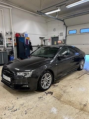 Grå Begagnad 2014 Audi A5 Sportback Proline Halvkombi | 199 900 kr (Dyr) - Bild 1/4