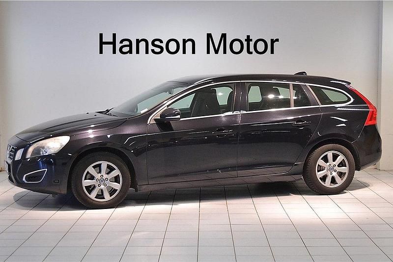 Svart Begagnad 2012 Volvo V60 Momentum Kombi | 79 900 kr (Marknadspris) - Bild 1/4