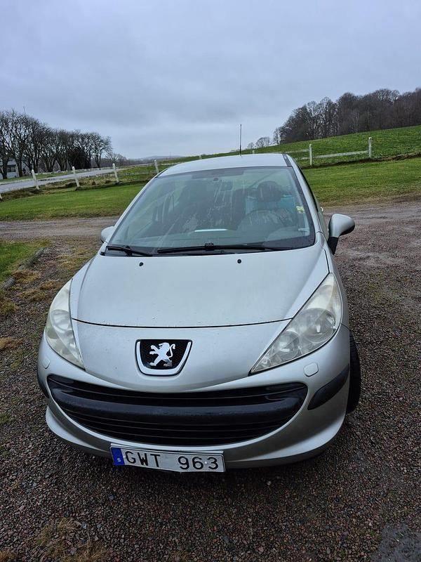 Oljan byttes nyligen. mer info tel 0768828603 Begagnad 2008 Peugeot 207 Halvkombi | 17 500 kr (Bra pris) - Bild 1/4