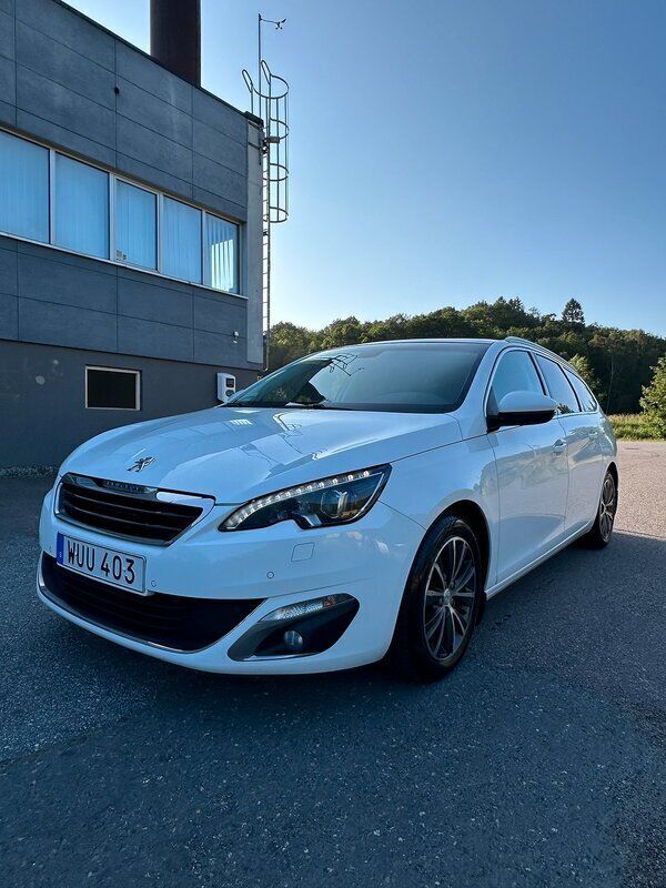 Vit Begagnad 2015 Peugeot 308 Allure Kombi | 79 000 kr (Bra pris) - Bild 1/4