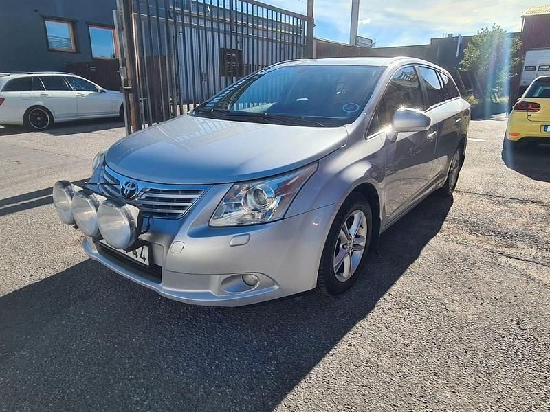 Silver Begagnad 2008 Toyota Avensis Business Edition Kombi | 49 900 kr (Lite dyr) - Bild 1/4