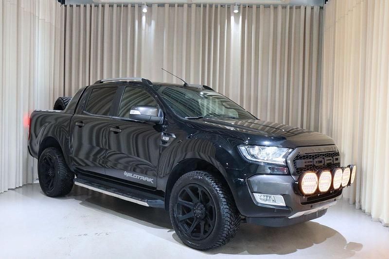 Svart Begagnad 2018 Ford Ranger Wildtrack Pickup | 299 900 kr (Marknadspris) - Bild 1/4