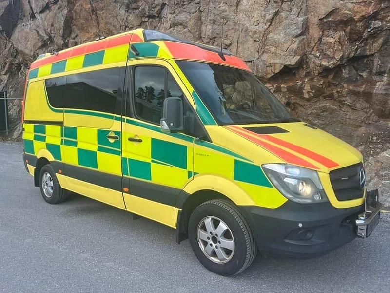 Flerfärgad (gul) Begagnad 2018 Mercedes Sprinter Van | 200 000 kr (Marknadspris) - Bild 1/4