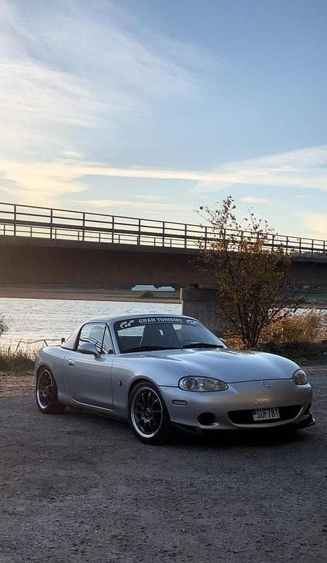 Grå Begagnad 2003 Mazda MX5 Cab | 54 000 kr (Marknadspris) - Bild 1/4