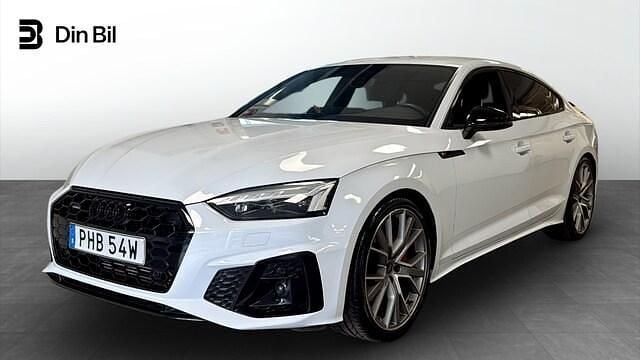 Vit Begagnad 2023 Audi A5 Sportback Competition Halvkombi | 449 000 kr (Bra pris) - Bild 1/4