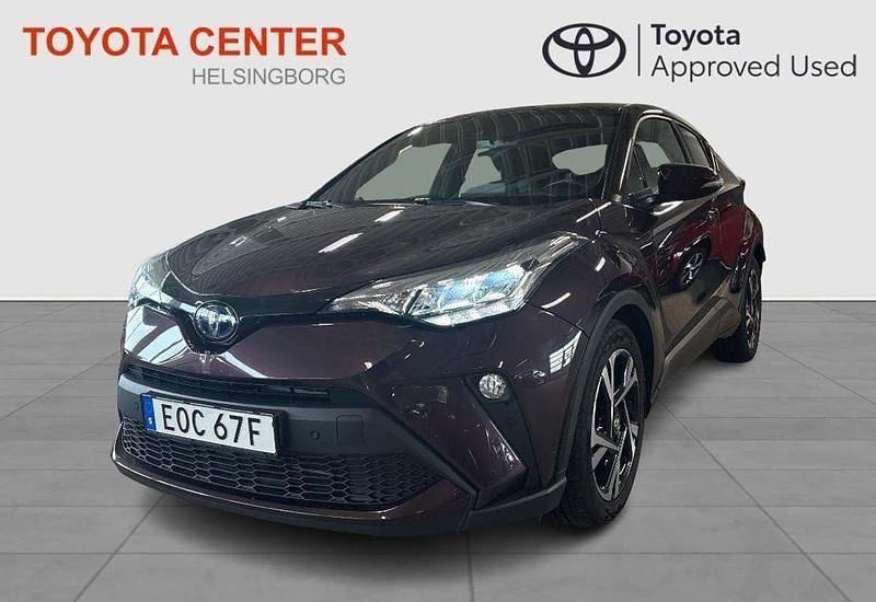 Lila Begagnad 2022 Toyota C-HR Edition SUV | 264 900 kr (Marknadspris) - Bild 1/3