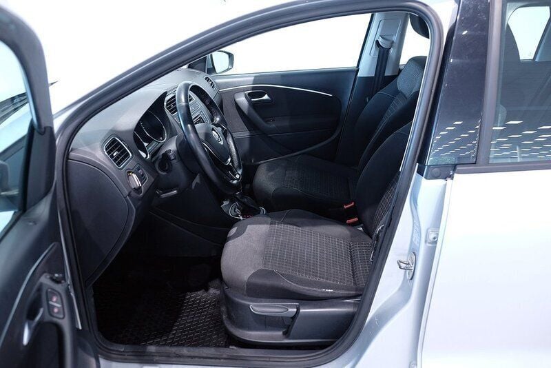 Begagnad VW Polo Edition 90 HK (66 kW) 2017 Silver Halvkombi