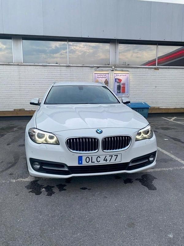 Begagnad 2015 BMW 520 Kombi | 139 000 kr (Marknadspris) - Bild 1/4