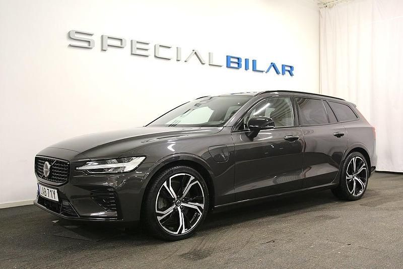 Begagnad Volvo V60 Plus 349 HK (256 kW) 2022 Grå Kombi